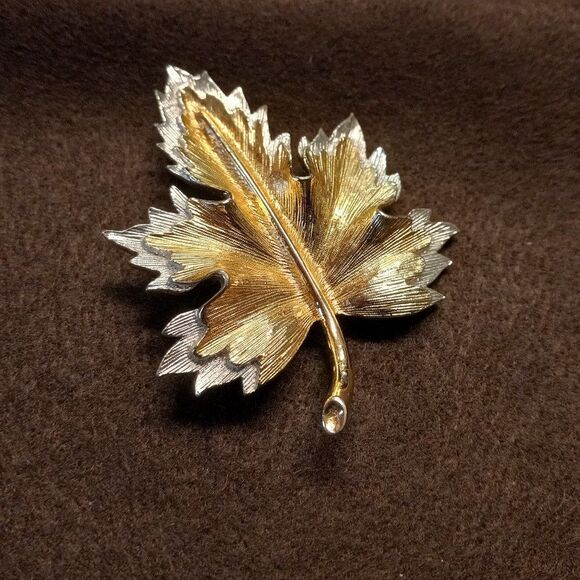 Vintage Sarah Coventry Large Leaf Brooch - Picture 1 of 5